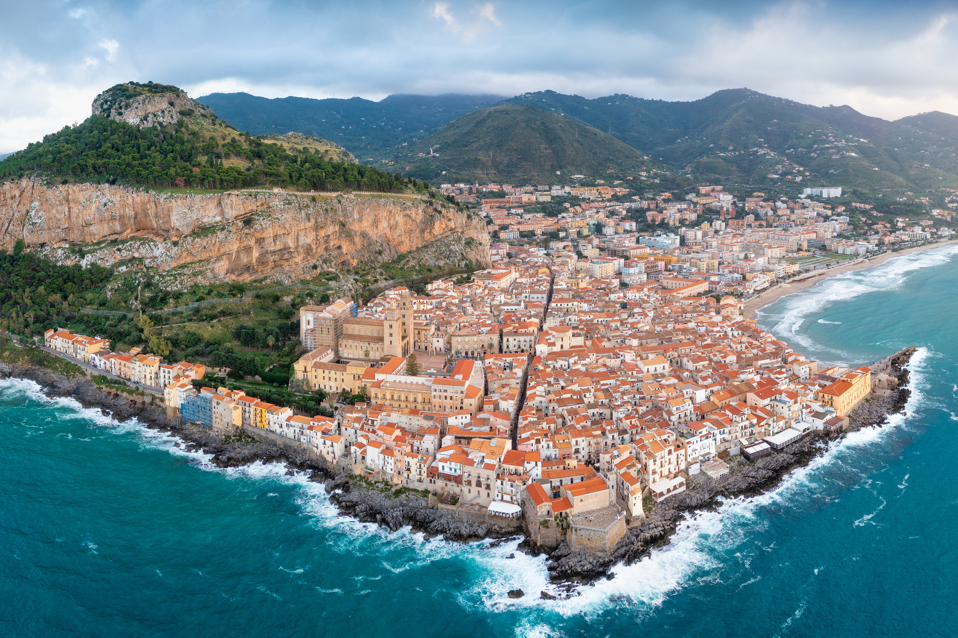 Sicily Cefalu 1920x1280 - AdobeStock_700019520